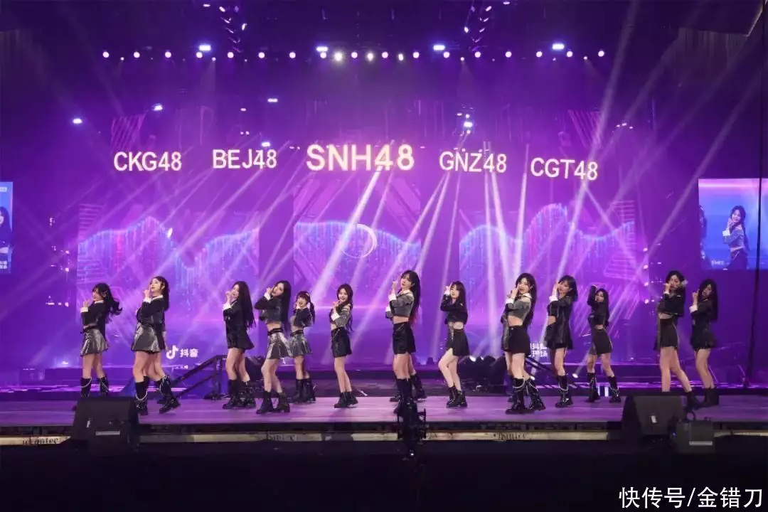 史上最疯狂一夜：600万影迷调集，3小时暴赚2亿！靠《神奇四侠》爆红，唱功好长得漂亮，入行30年婚姻瑞佛斯(图13)
