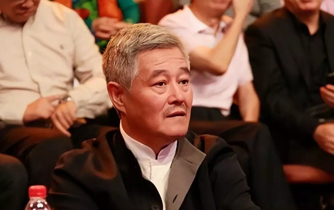 回顾:老将慨叹,声名狼藉?冯小刚被徒弟责骂:私人生活太混乱31岁在央视春晚一举成名,观众都以为他退隐了,其实已经去世10年了(图6) 回顾:老将慨叹,声名狼藉?冯小刚被徒弟责骂:私人生活太混乱31岁在央视春晚一举成名,观众都以为他退隐了,其实已经去世10年了(图6)
