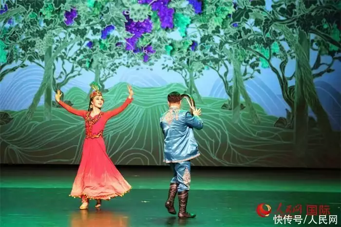 “欢乐春节”之2024新疆文化和旅游海外推广周举办