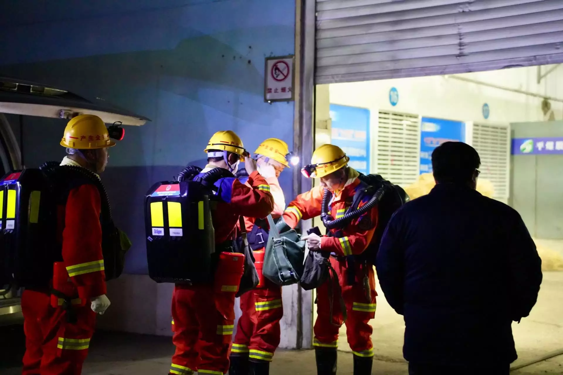 河南平顶山煤矿事故1名被困人员升井 仍有5人失联人和猩猩能不能生出孩子？前苏联的‘人兽杂交’实验揭秘！