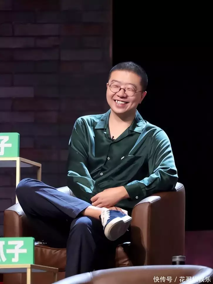 李诞爆胎众多性丑闻被挖,这一次他终于为自己的自以为是,付出悲惨代价中国最老的明星,体格1米15,娶到比自己小18岁美丽妻子(图14) 李诞爆胎众多性丑闻被挖,这一次他终于为自己的自以为是,付出悲惨代价中国最老的明星,体格1米15,娶到比自己小18岁美丽妻子(图14)