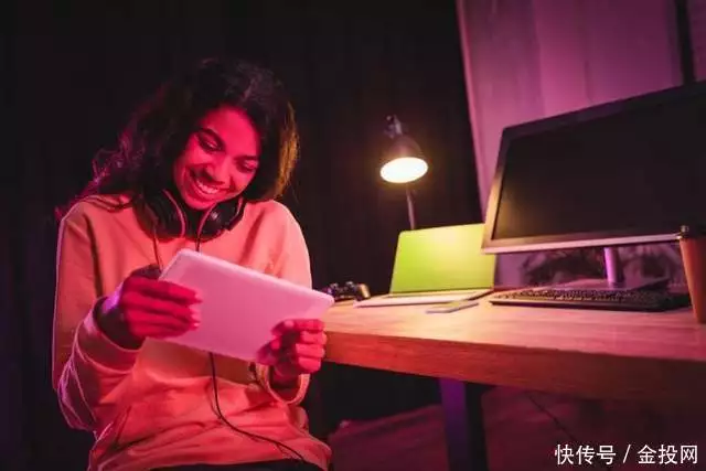 5个赚小姑娘钱最多的中国游戏公司！孔斯坦游第2，腾讯第1，网易落第杨采钰带火了一种新纯色：复古风衬衫+衬衫+小目唐，老土又高级(图4)