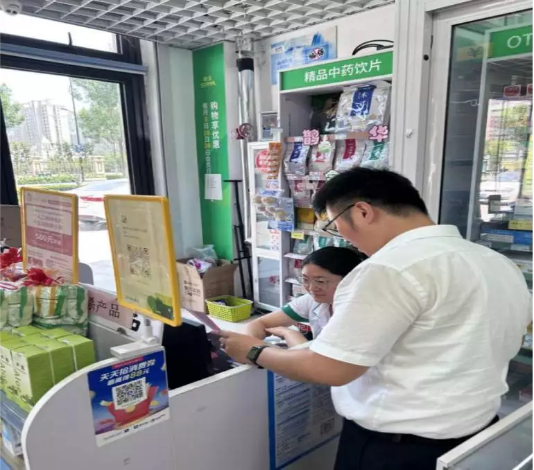 民生银行济南海尔绿城社区支行开展金融消费者权益保护宣传活动