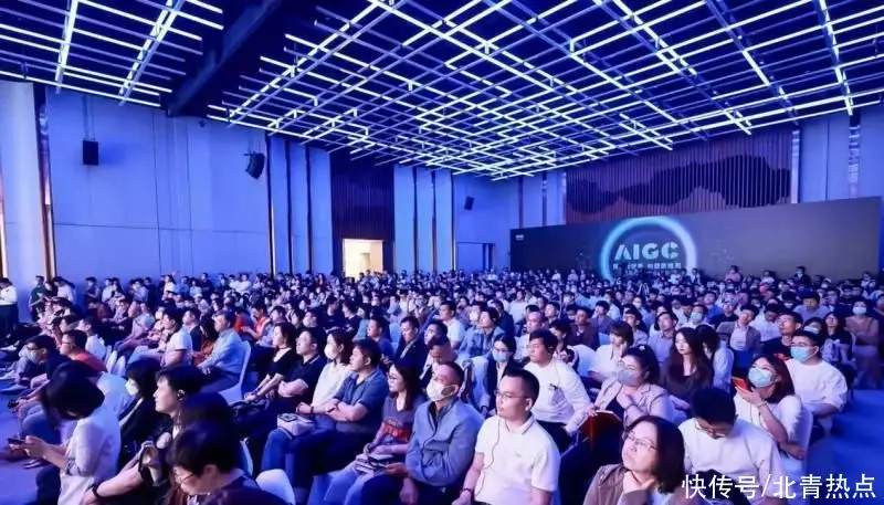 AI替身“周鸿祎”亮相黑马AIGC峰会：中国不会只有一个GPT黄老师丢掉美颜长这样，身材跟想象完全不同，想看笑话的人失望了