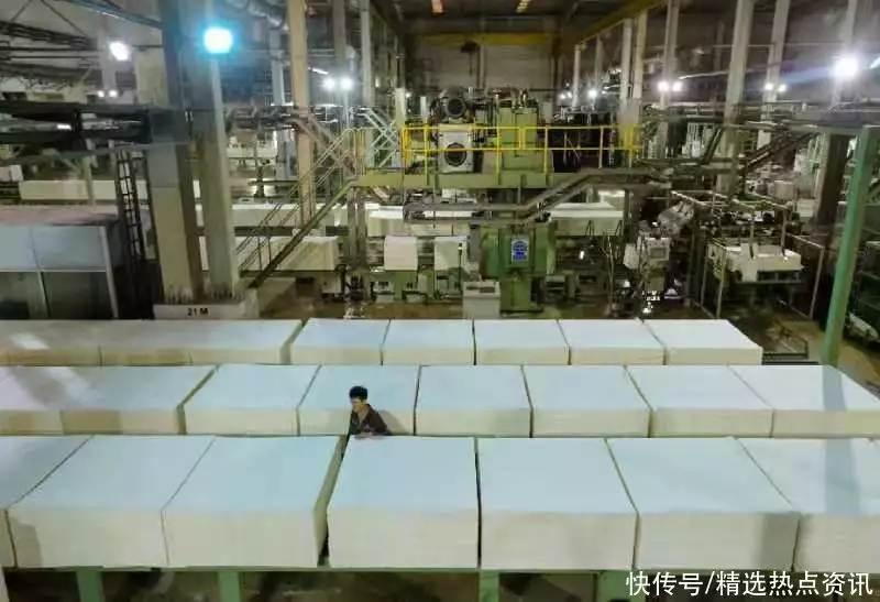 绿色工厂“兔年”快跑《家有儿女》中明目张胆的穿帮镜头，导演是把观众当傻子吗？