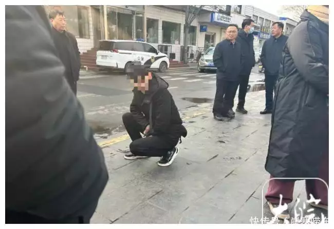 平顶山煤矿事故追踪：失联矿工家属到矿区办公楼询问救援进展高马尾逐渐消失在校园，“鲶鱼头”更受欢迎，家长不理解也看不懂