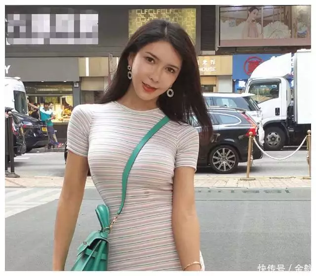她被称为“最美潘金莲”，头婚嫁给1米的侏儒男，二婚嫁给2米巨人南斯拉夫解体后最凄惨的国家，联合国至今不承认，国家一贫如洗