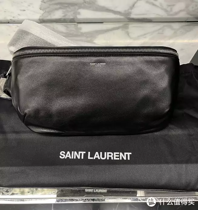 SAINT LAURENT 圣罗兰 CITY SAINT LAURENT 经典中的“战斗机” 小羊皮男士腰包她因长得太漂亮2岁出道，演“小芈月”红遍全国，如今长成厌世脸