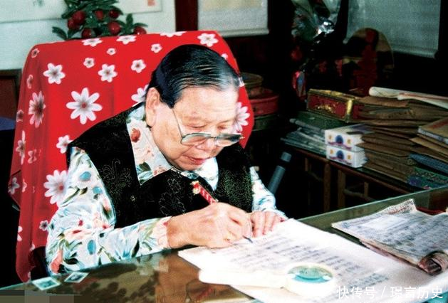 张文秋一生传奇,两个女儿都嫁到国家主席家,一个还成为了少将_【快资讯】