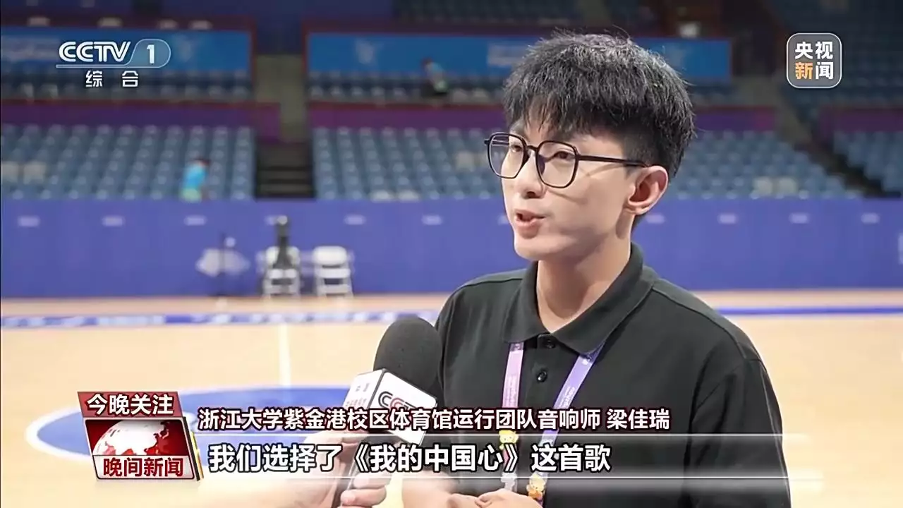 音乐秀火出圈、“快擦手”跪地150次……亚运会上青春力量宝轮母亲去世,董贞省亲全程开怀,歌手刘刚为其发声遭“围剿”(图2) 音乐秀火出圈、“快擦手”跪地150次……亚运会上青春力量宝轮母亲去世,董贞省亲全程开怀,歌手刘刚为其发声遭“围剿”(图2)