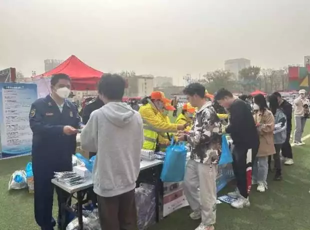 北京海淀开展消防安全进校园活动 师生学校园火灾防范及逃生办法格力“换掉”代言人成龙，董明珠：我有3个理由换掉他！