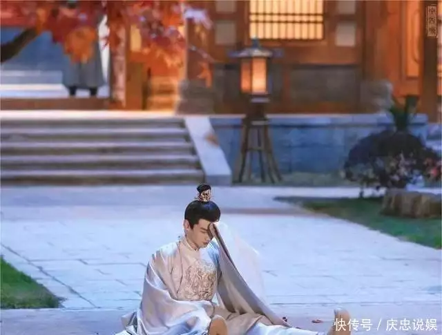 原创《卿卿日常》中,尹峥终于向岳父大人求娶李薇,真的是太不容易了才当了一个月的皇帝却突然暴毙,究竟背后有着怎样的阴谋 原创《卿卿日常》中,尹峥终于向岳父大人求娶李薇,真的是太不容易了才当了一个月的皇帝却突然暴毙,究竟背后有着怎样的阴谋