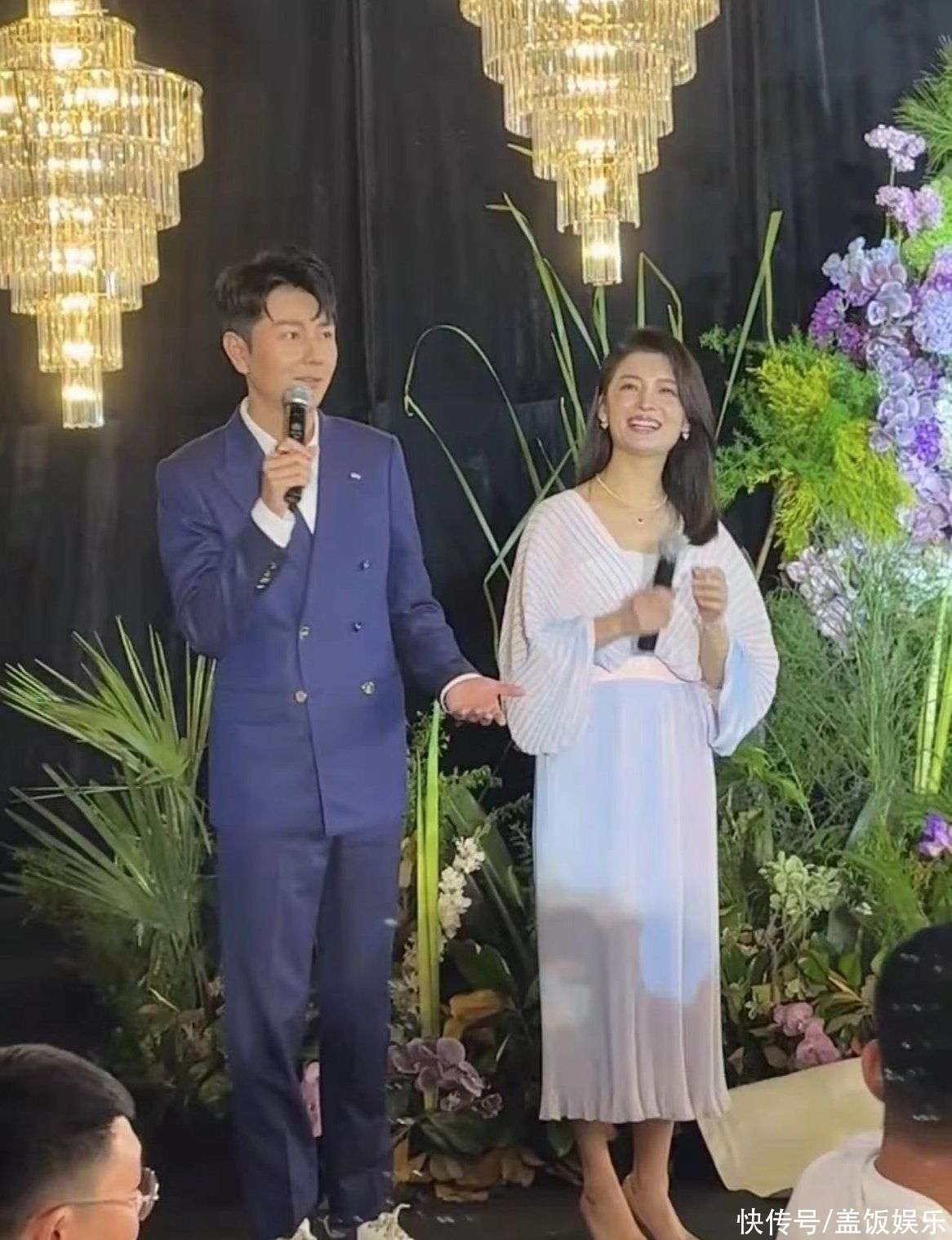 安徽主持马滢现身婚礼主持,出场费被曝5万,嫁总裁老公发福明显_【快资讯】