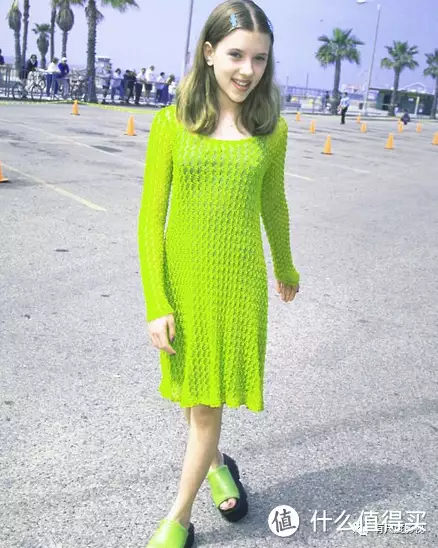 “黑寡妇”斯嘉丽·约翰逊为艺术献身的大尺度电影刘亦菲唯一公开承认的男友现在长这样？说是刘亦菲的叔叔也不为过