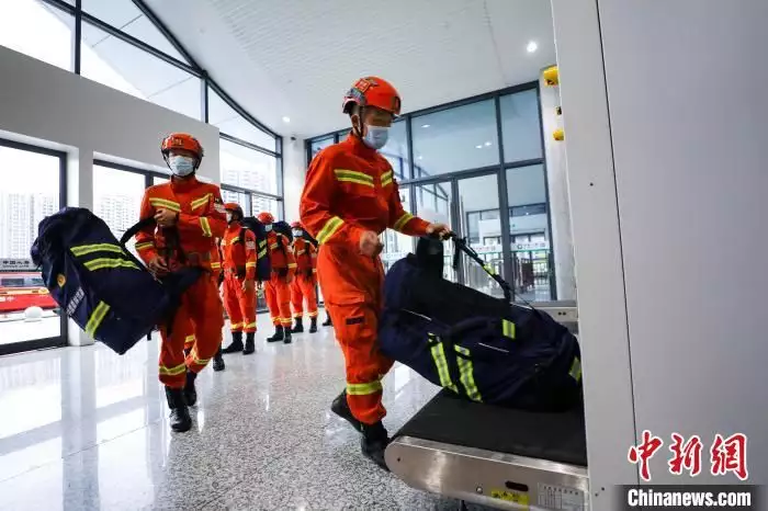 着眼跨区域综合救援 福建森林消防开展铁路输送演练倪妮黑色吊带裙写真美照！每一张都值得收藏！(森林消防可以转城市消防吗现在)