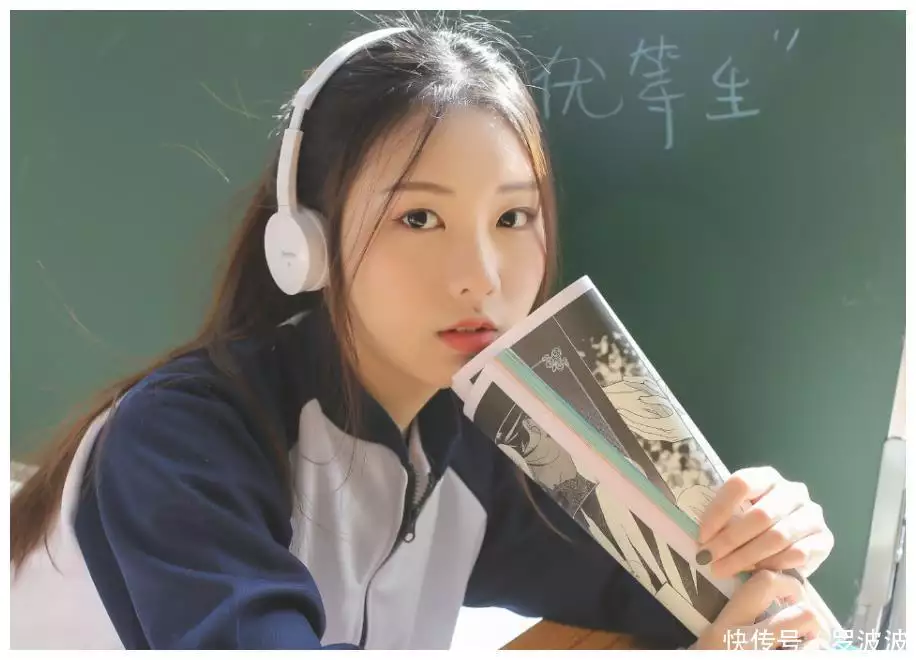 花了150元, 女大学生被妈妈呵斥不懂事! 网友 看头像, 钱都留给儿子浙大一受资助学生,晒国内外旅游照片引质疑,本人发声,校方回应 花了150元, 女大学生被妈妈呵斥不懂事! 网友 看头像, 钱都留给儿子浙大一受资助学生,晒国内外旅游照片引质疑,本人发声,校方回应