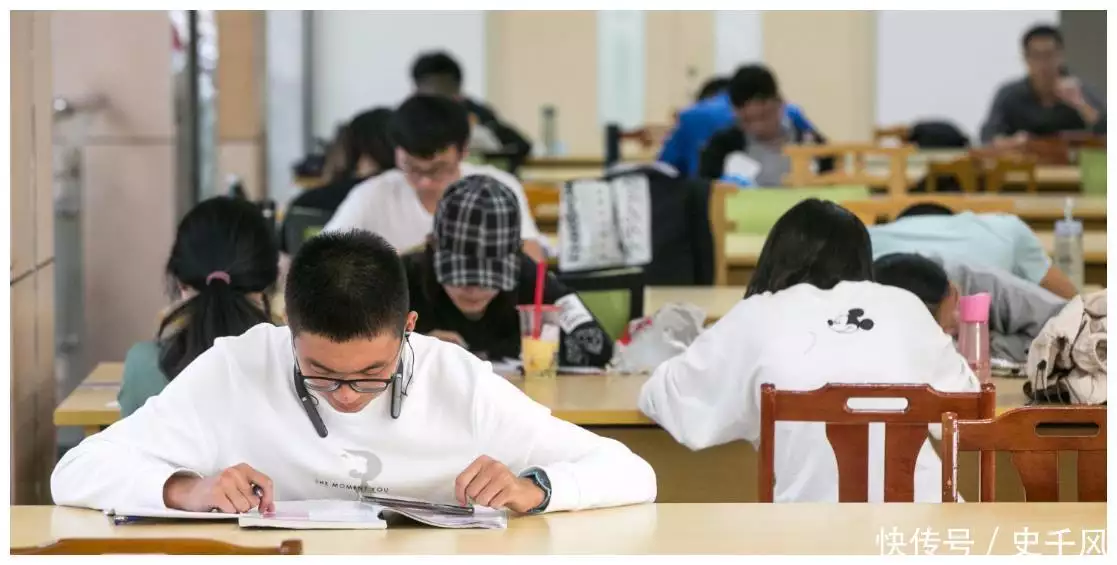 绝了! 长江大学一女生P图骗学校奖学金, 知情人 专业第一、优秀学干如果此人不死,项羽注定是一盘凉菜 绝了! 长江大学一女生P图骗学校奖学金, 知情人 专业第一、优秀学干如果此人不死,项羽注定是一盘凉菜