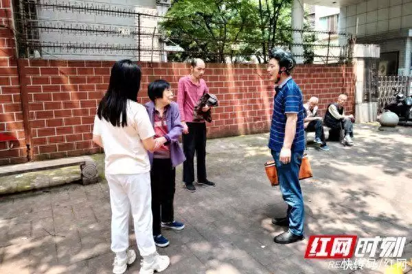 爱心送餐显真情 精细治理暖民心成功吃到了天鹅肉的男星,王祖蓝不算啥,最后一位让人无语!