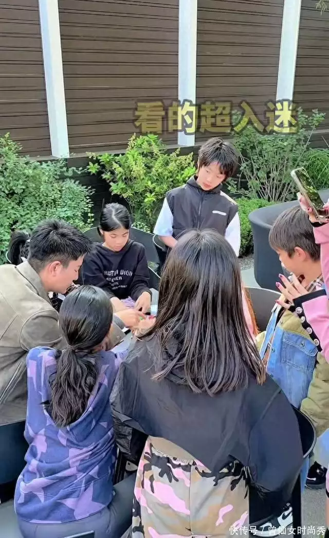 贾乃亮女儿甜馨11岁生日会，嗯哼来了，还有一个帅气小男孩是谁？非洲女孩巴特曼因有巨臀，一生被赤身裸体展览，死后还被做成标本 第2张