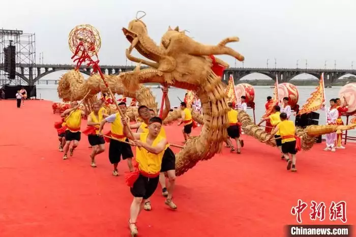 正规助孕机构（夹江持刀抢劫案）四川夹江恐龙，