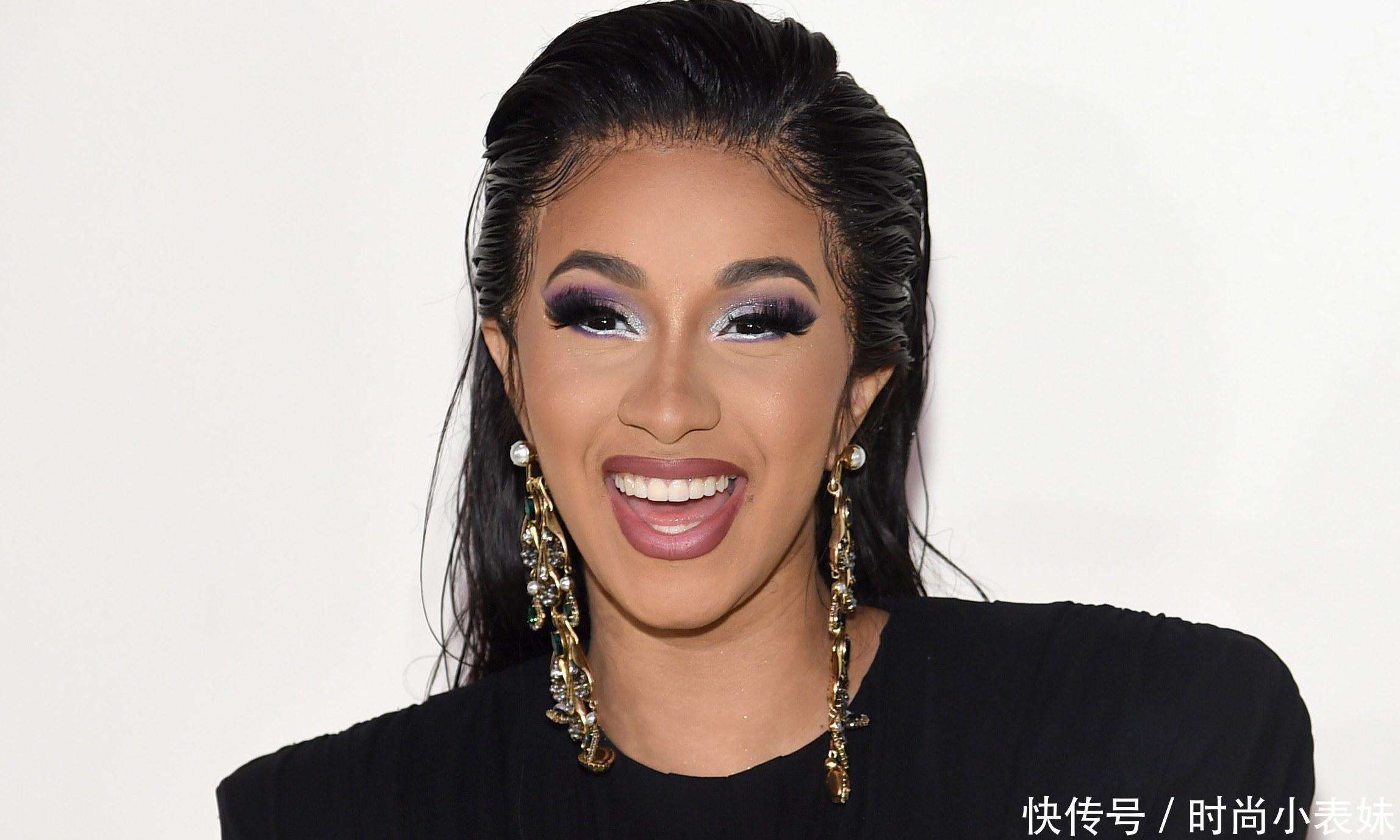 美国女星Cardi B惹争议！演唱会上不穿内裤，与歌迷互动秀卫生棉条_【快资讯】