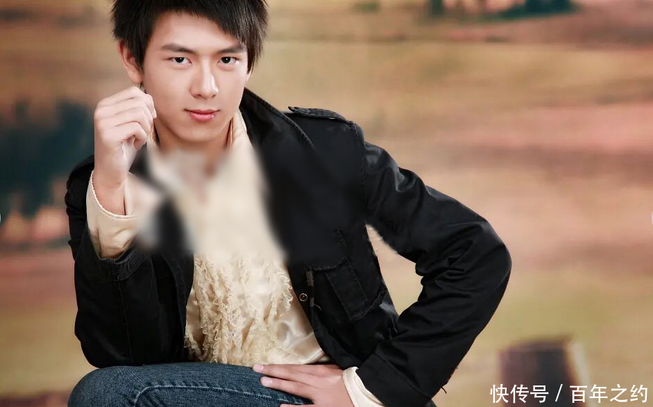 李现高中影楼风艺术照曝光!蕾丝衬衣搭长筒靴超时髦