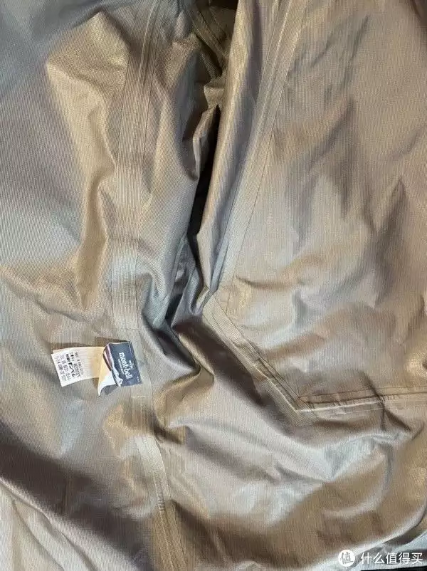 mont·bell几款冲锋衣闲聊(普通，雨舞者，风暴巡洋)普里戈任的52岁遗孀出现在墓地，却被指并非真身，引发更多猜测插图18