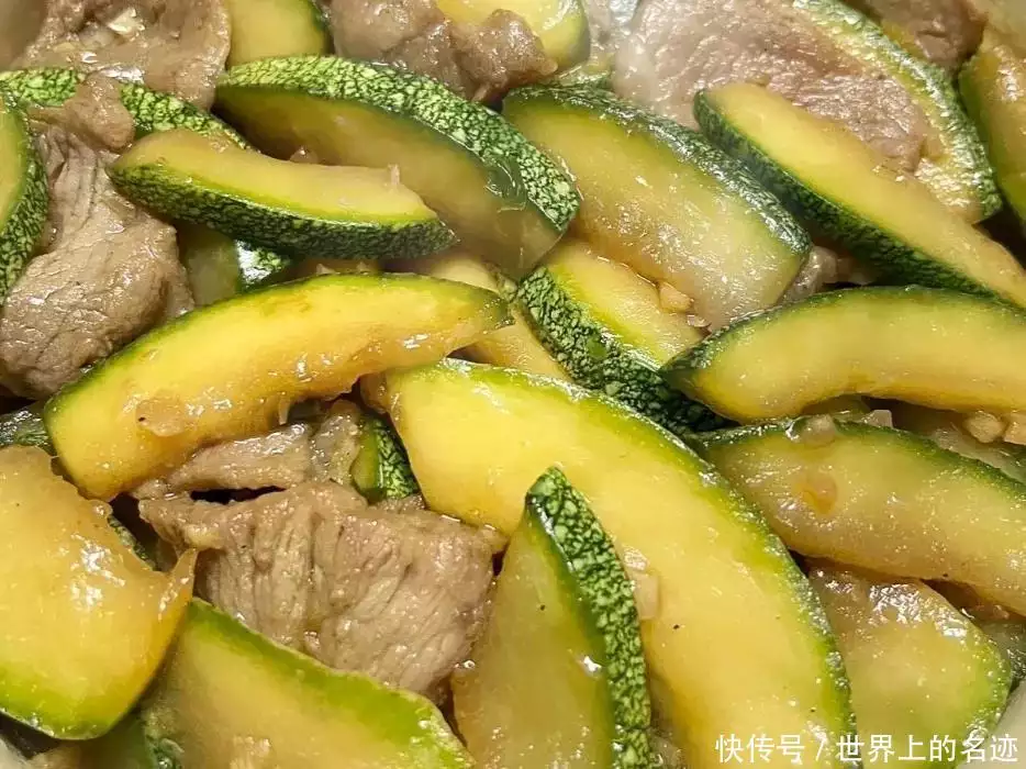 夏天吃瓜，身体顶呱呱，八种瓜类美食别错过，补水润燥健康过夏天蔡徐坤塌房后旧料新翻：油腻、耍大牌，这份“落井下石”不可避免