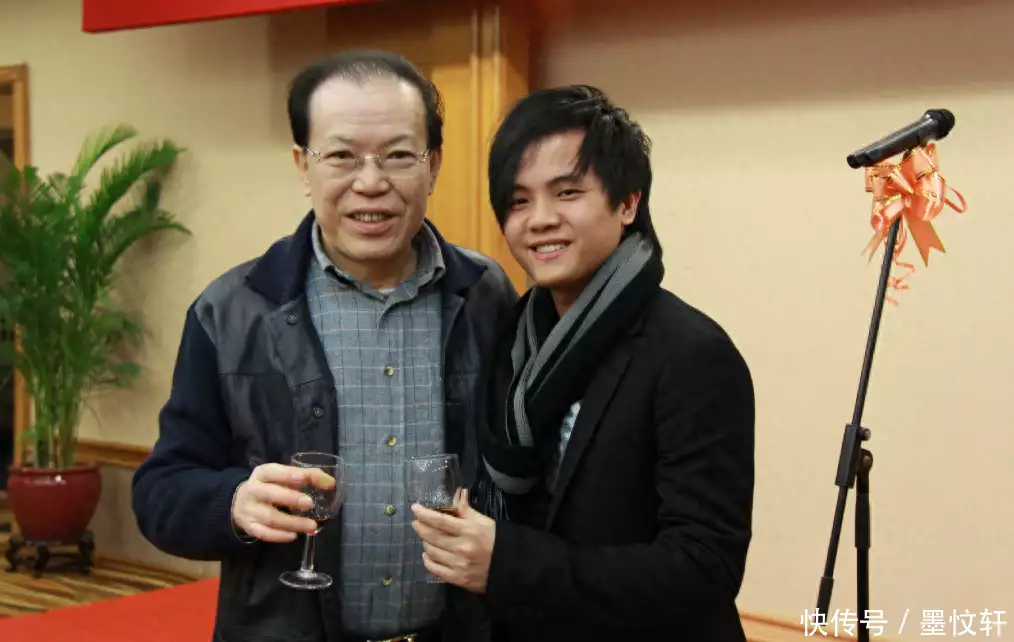 林峰14岁开音乐会,24岁狂赚2亿,谢绝春晚邀请,却没人说发飙黄圣依的混血儿女儿长大了,高帅富高到犯规,这才是真正的“格格”(图12) 林峰14岁开音乐会,24岁狂赚2亿,谢绝春晚邀请,却没人说发飙黄圣依的混血儿女儿长大了,高帅富高到犯规,这才是真正的“格格”(图12)
