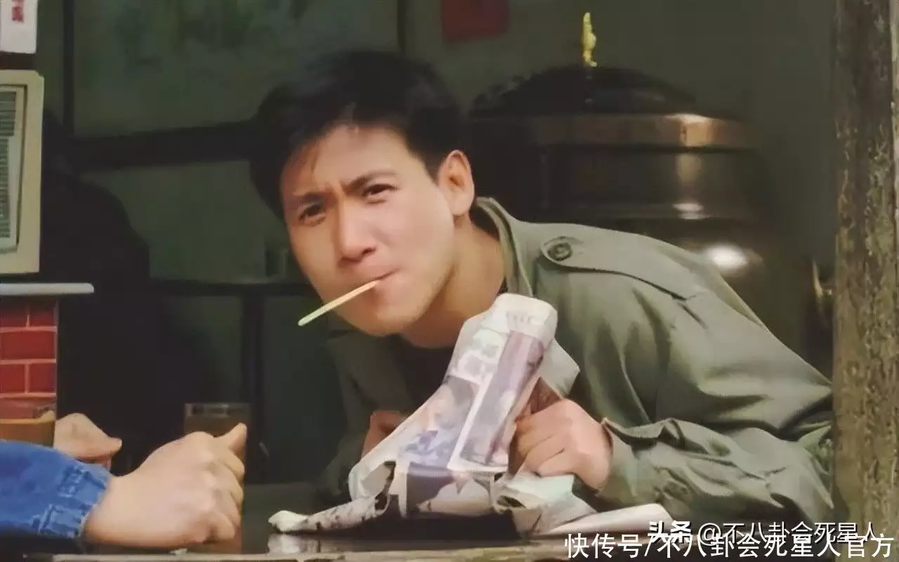 拥数千万大宅、开数十辆小车、赚数千万票钱,别再“心疼”张国荣啦!要求中国给全世界道歉,被央视解雇的主持人阿丘,如今下场apparently(图24) 拥数千万大宅、开数十辆小车、赚数千万票钱,别再“心疼”张国荣啦!要求中国给全世界道歉,被央视解雇的主持人阿丘,如今下场apparently(图24)