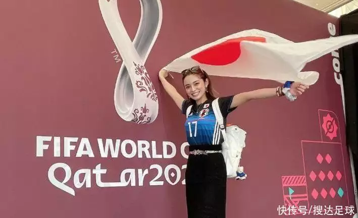 日本最正女球迷遭起底：担任乐队鼓手，参加选秀曾获奖，最爱皇马破案了！当年打压刀郎最狠的不是那英，更不是汪峰，而是这位艺术家