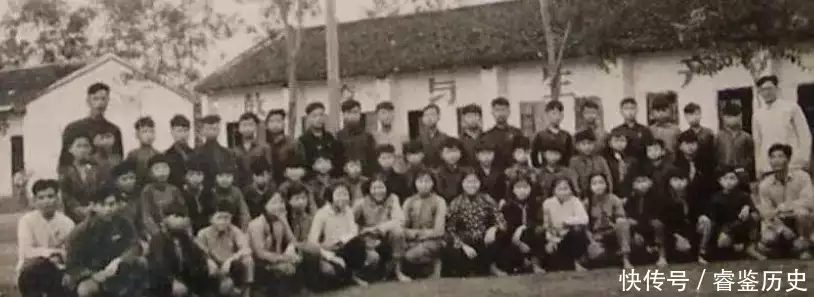 1981年,内蒙古老师花20元给学生买鞋,26年后学生给老师买一套房趣聊三国:千万别被领导当夜壶用了 1981年,内蒙古老师花20元给学生买鞋,26年后学生给老师买一套房趣聊三国:千万别被领导当夜壶用了