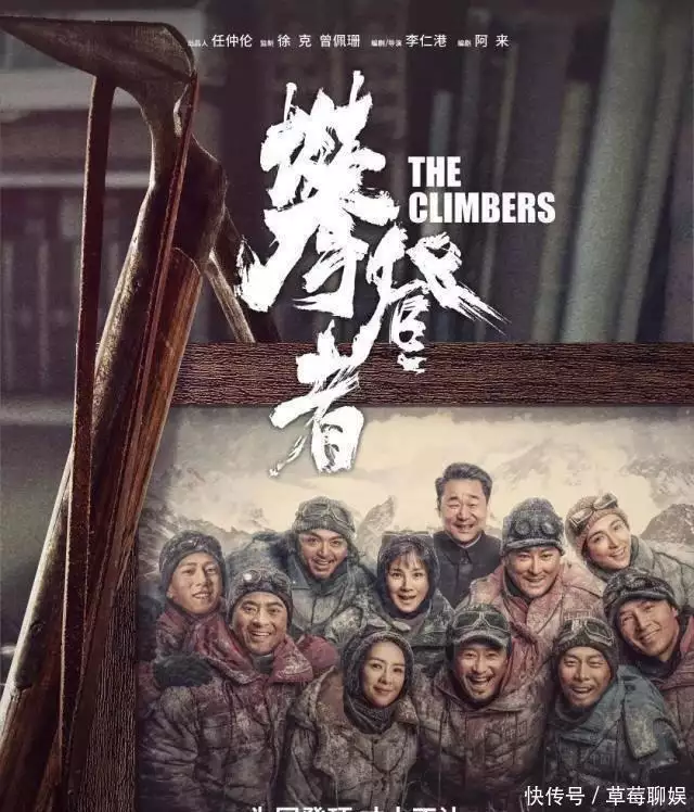 OK，被《攀登者》气吐血了秋冬穿“藏蓝色”太惊艳，中年女性轻松驾驭时尚高级风