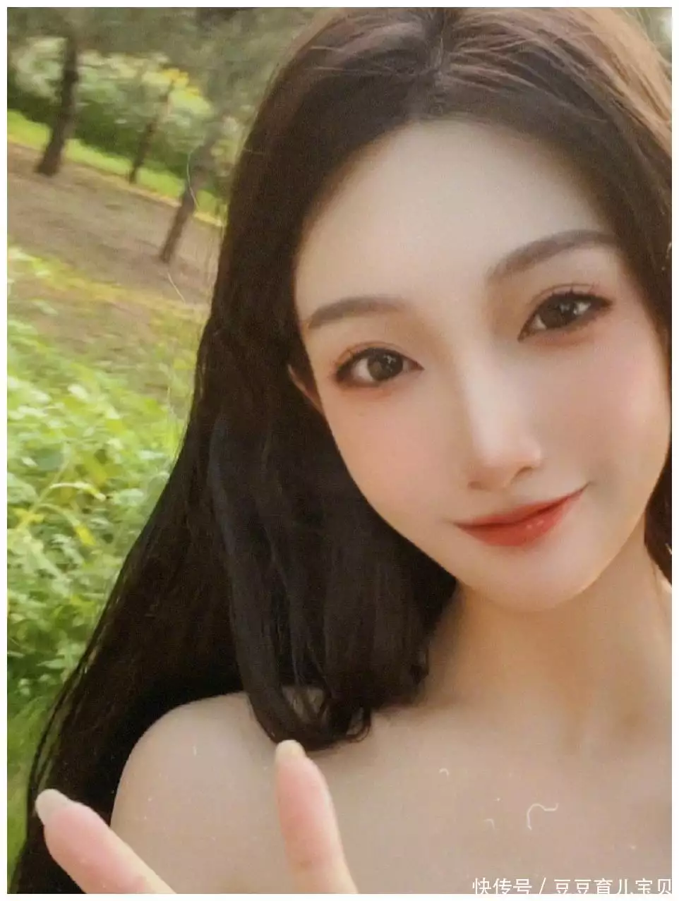 吓人!都美竹回应被举报诈欺影迷20万,借钱不还却偷偷买了别墅女子伴著女同事的手走在路上,被出差回来的丈夫看到:你们很合得来(图7) 吓人!都美竹回应被举报诈欺影迷20万,借钱不还却偷偷买了别墅女子伴著女同事的手走在路上,被出差回来的丈夫看到:你们很合得来(图7)