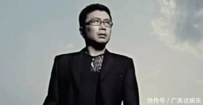 他凭借一首赚两个亿，连上三次舞台，爆红后“瞧不起”师弟郭富城！女子伴著女同事的手走在路上，被公干回来的丈夫看到：你们很合得来
