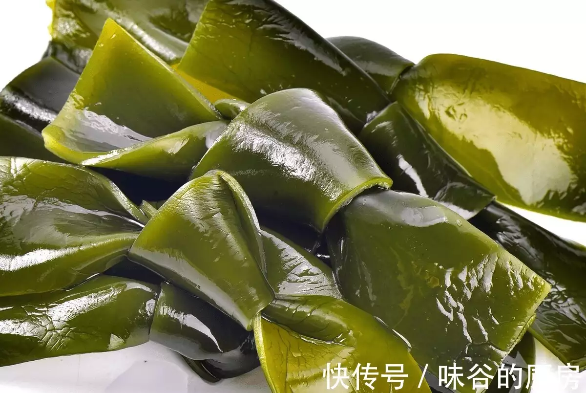 <p>海带</p><p>海带的含碘量是所有食物中最高的，海带属于高碳水化合物、高纤维素、高矿物元素、中蛋白、低脂肪，其风味独特，具有“海上蔬菜”、“长寿菜”之称，适当让孩子多吃些海带，可增强孩子的御寒能力。</p>