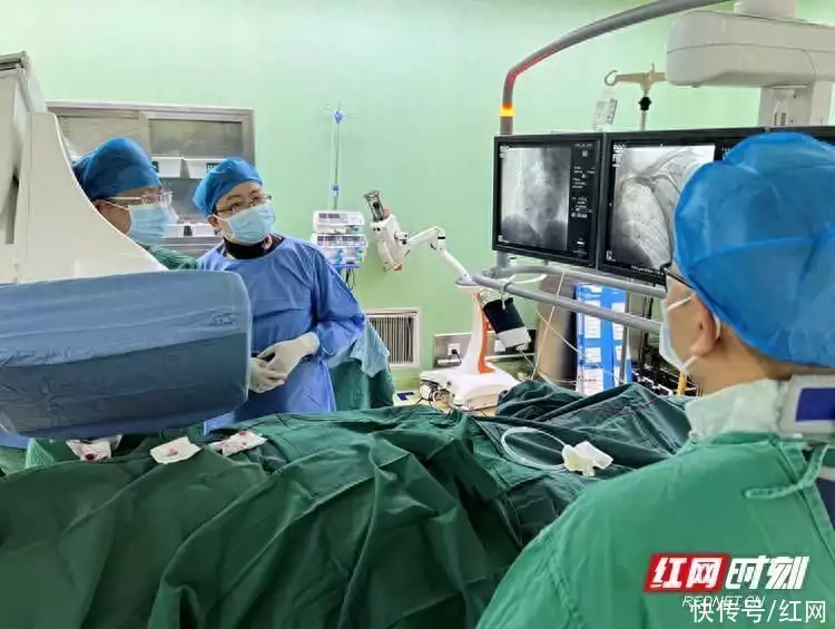 中南大学湘雅二医院与张家界人民医院联合开展“心脏再同步化治疗心律转复除颤器（CRT-D）植入术”赵露思营业啦！晒九宫格分享日常，素颜状态的她，又白又嫩