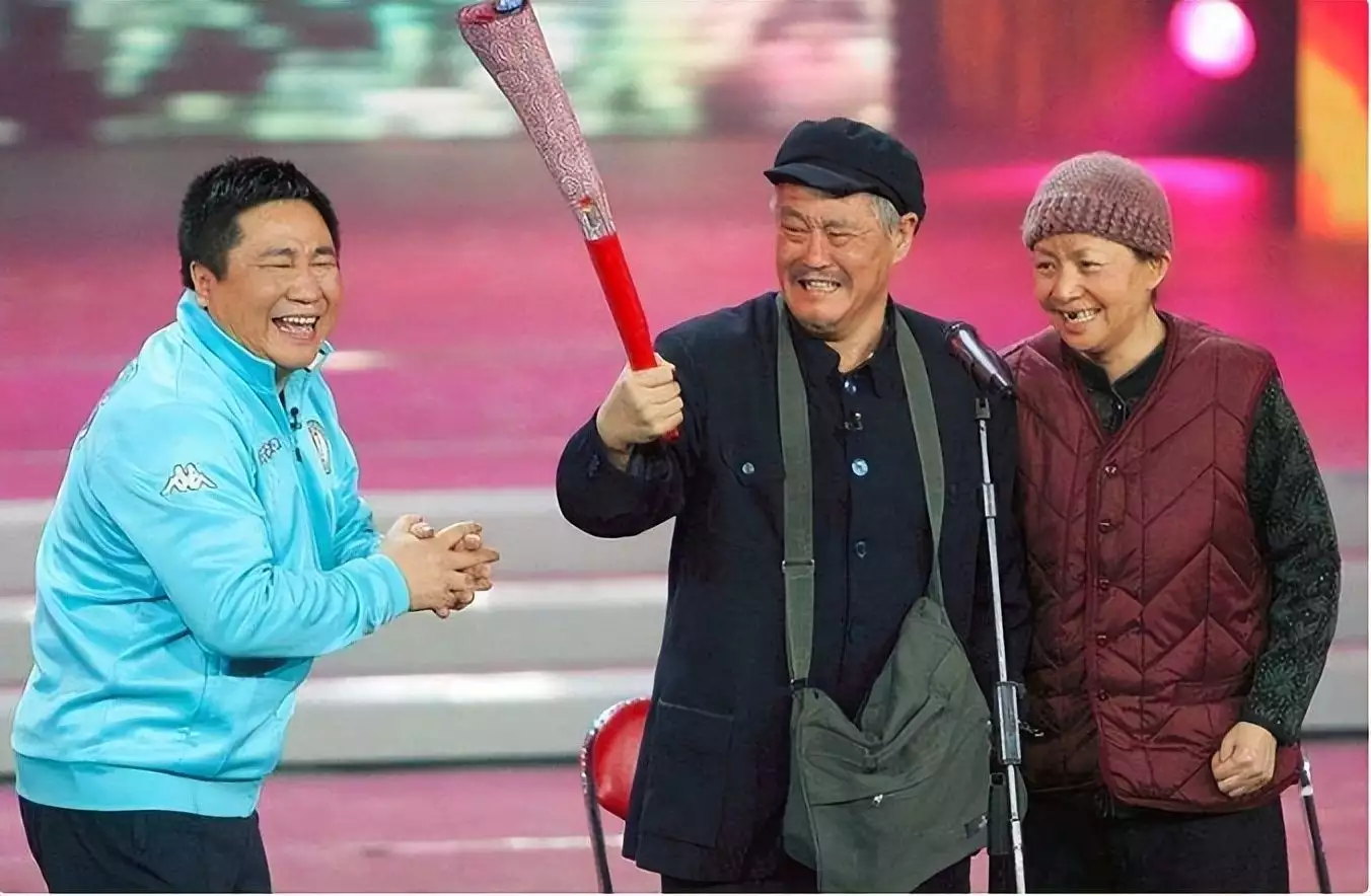 回顾：老将慨叹，声名狼藉？冯小刚被徒弟责骂：私人生活太混乱31岁在央视春晚一举成名，观众都以为他退隐了，其实已经去世10年了(图2)