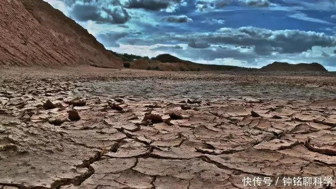 水源地变“藏尸地”！美国水库发现多具人尸，2500万人以此水为生陈凯歌主动和张颂文握手，推开一旁的章子怡，直接撕开了娱乐圈的遮羞布