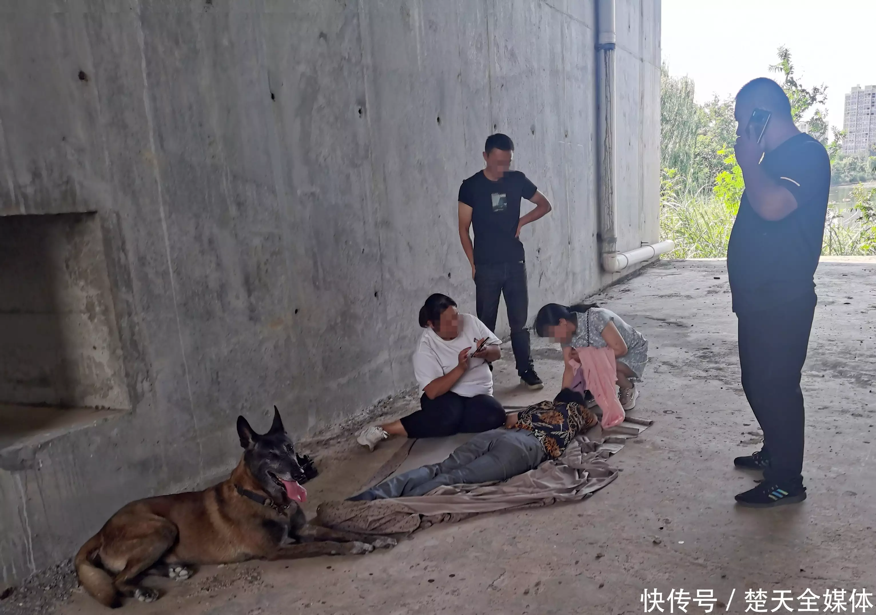 帮女子找到遇害得病哥哥 湖北黄冈疑犯携救援防暴胜利完成任务当年红遍网络回家了的犀利哥如今又开始了流浪者