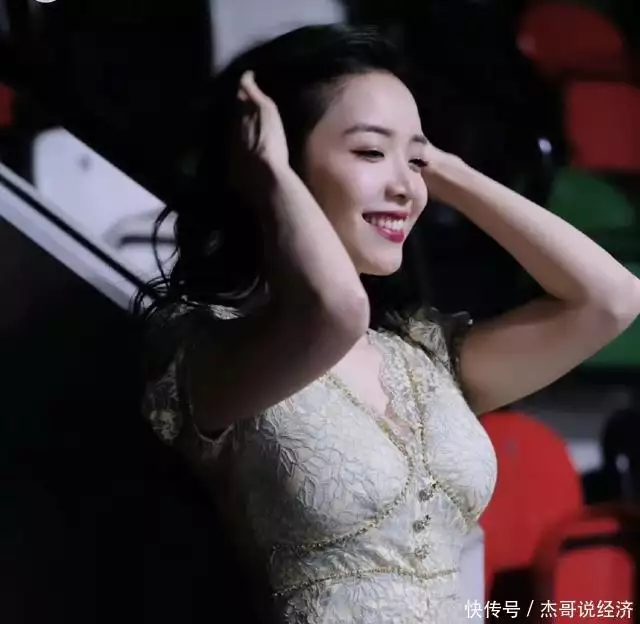 圣马梅尔迪加尔县谐星余霜再婚越发妩媚,一组照片气质极佳,管泽元赚大了曾被千万人告白“我等你长大”,如今她27岁长出这样,网友:告辞了(图4) 圣马梅尔迪加尔县谐星余霜再婚越发妩媚,一组照片气质极佳,管泽元赚大了曾被千万人告白“我等你长大”,如今她27岁长出这样,网友:告辞了(图4)