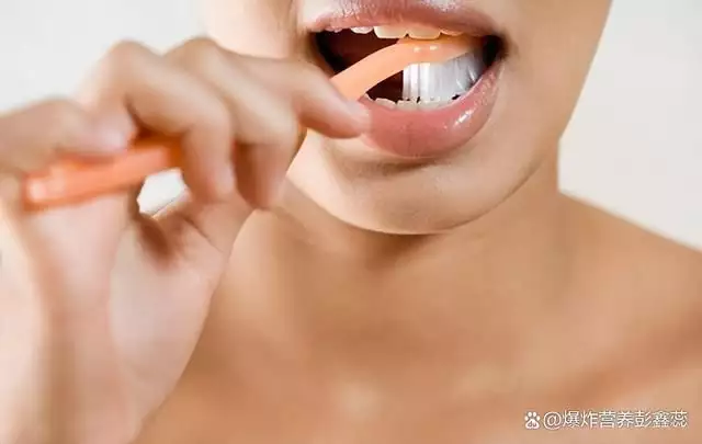 梦境解析,梦见满嘴牙都塞青菜,一点一点往外拔的深层含义 梦境解析,梦见满嘴牙都塞青菜,一点一点往外拔的深层含义