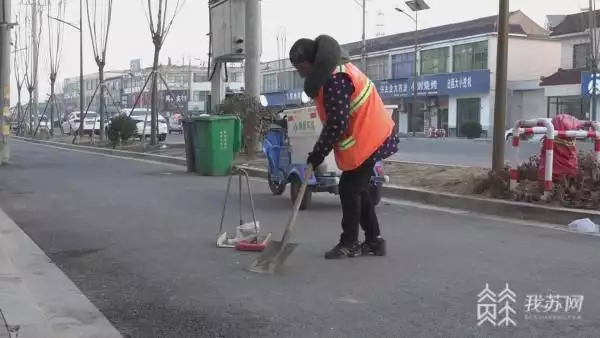 暖到了 盐城爱心人士为20多名环卫工置办早餐卡