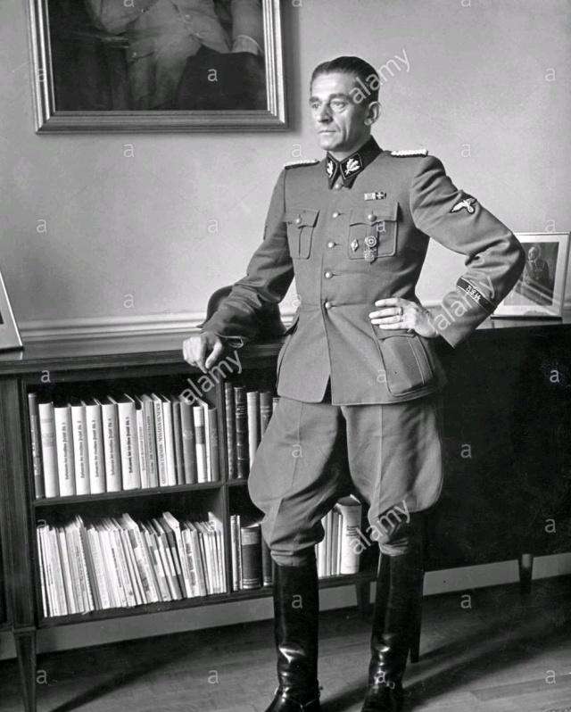 布拉格的屠夫,利迪策大屠杀的元凶,党卫军上将弗兰克