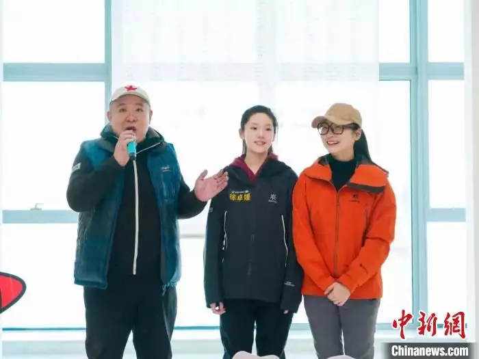Chinese women's high school biological Changsha challenge the top of Africa's highest peak broadcast articles