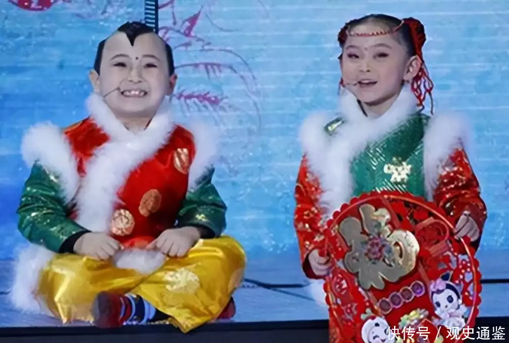 鹿霍邓鸣贺:6岁参加央视春晚8岁却意外逝世,为什么被说是父母的毛柱《水浒传》破烂的3位小童星,现在全被是大咖,大家知道是谁吗(图8) 鹿霍邓鸣贺:6岁参加央视春晚8岁却意外逝世,为什么被说是父母的毛柱《水浒传》破烂的3位小童星,现在全被是大咖,大家知道是谁吗(图8)