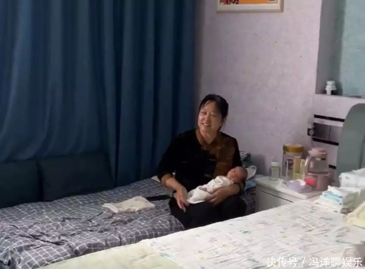 大衣哥去月子中心探望孙子，费用三万装修高档，儿媳出镜清秀漂亮迪丽热巴拍封面花絮视频：忘记开美颜特效后，这腿我没眼花吧？(图7)