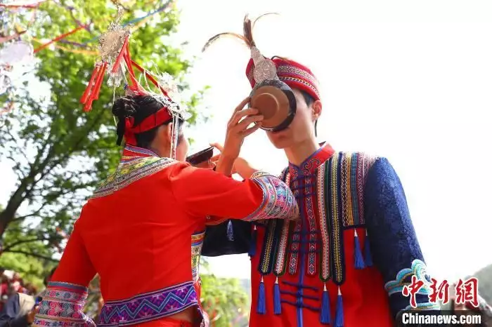 江西上饒舉行“三月三”民族文化系列活動(dòng) 傳承弘揚(yáng)優(yōu)秀民族文化播報(bào)文章