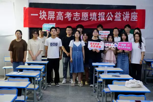 优师甄选 |专访“懂学生、懂家长、懂政策”的升学规划专家张日斌向华强年轻时长啥样? 当照片流出, 才知为啥成龙怕他, 关之琳爱他(图7) 优师甄选 |专访“懂学生、懂家长、懂政策”的升学规划专家张日斌向华强年轻时长啥样? 当照片流出, 才知为啥成龙怕他, 关之琳爱他(图7)