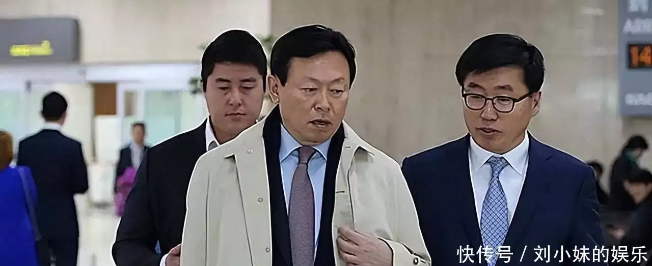 2009年,韩国女星在家中自缢,留下的遗书记录了财阀的丑闻2019年,男子寻回被拐10年儿子又送走,儿子怒喊:你害我没有家了 2009年,韩国女星在家中自缢,留下的遗书记录了财阀的丑闻2019年,男子寻回被拐10年儿子又送走,儿子怒喊:你害我没有家了